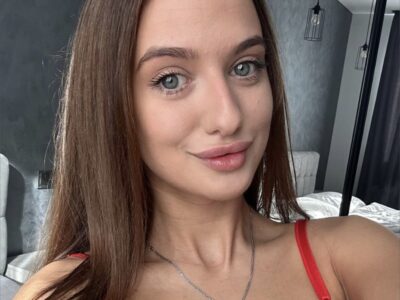 Hi, I'm Mia ❤️ I do yoga and meditation because when body and soul are in harmony, everything else becomes easier 😌
